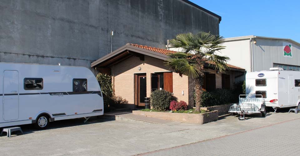 Centro Milano Caravan: Vendita Sunlight, Challenger, Caravelair, LMC e noleggio camper a Seregno - foto 6