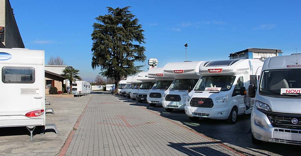 Centro Milano Caravan: Vendita Sunlight, Challenger, Caravelair, LMC e noleggio camper a Seregno - foto 7