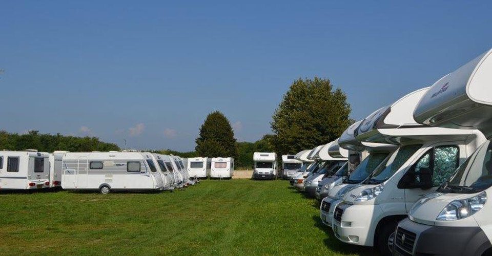 Centro Milano Caravan: Vendita Sunlight, Challenger, Caravelair, LMC e noleggio camper a Seregno - foto 5