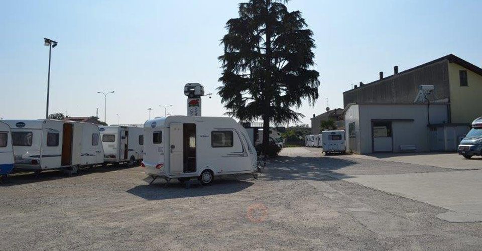 Centro Milano Caravan: Vendita Sunlight, Challenger, Caravelair, LMC e noleggio camper a Seregno - foto 7