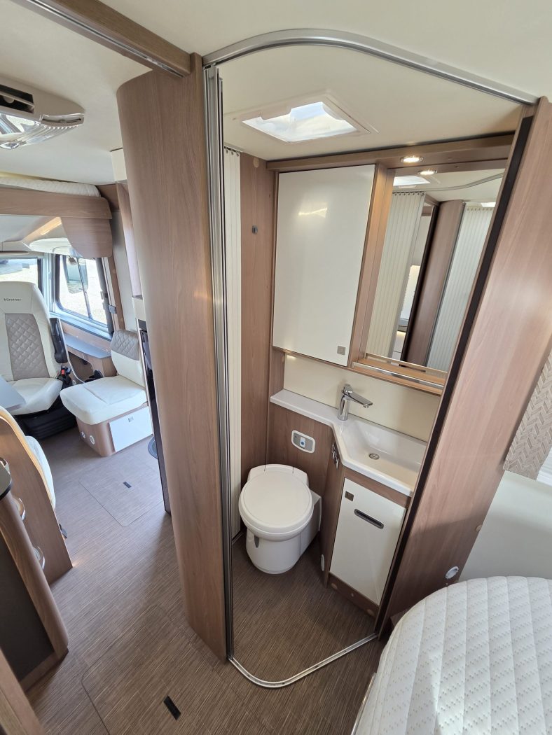 Motorhome Burstner Ixeo letto Nautico Km 13000 mt 699 - foto 19