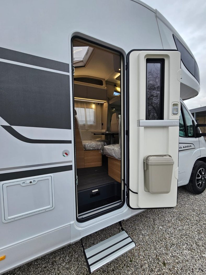 Mansardato ADRIA CORAL XL 660 SL 60Y | Zanini Camper - foto 5