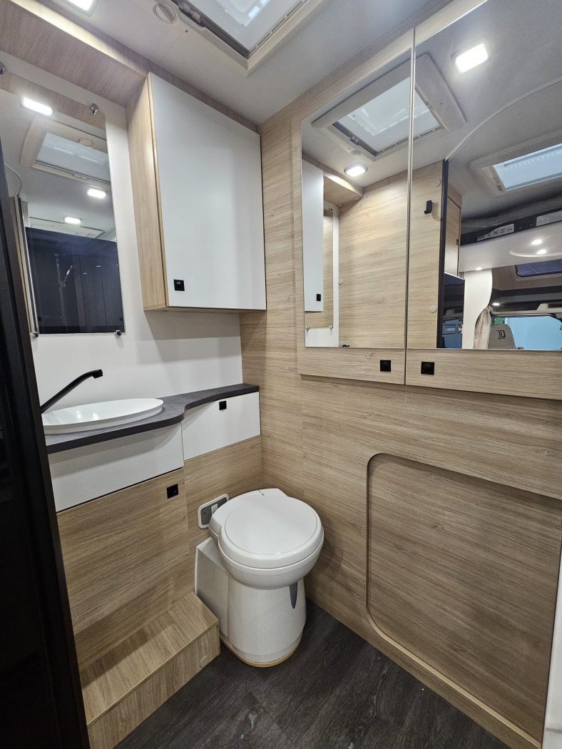 Semintegrale CHALLENGER 250 BREAK EDITION | Zanini Camper - foto 12