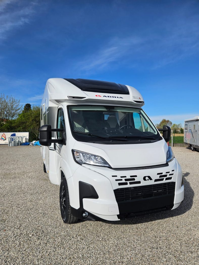 Semintegrale ADRIA MATRIX AXESS 670 SL + "PRONTI A PARTIRE"