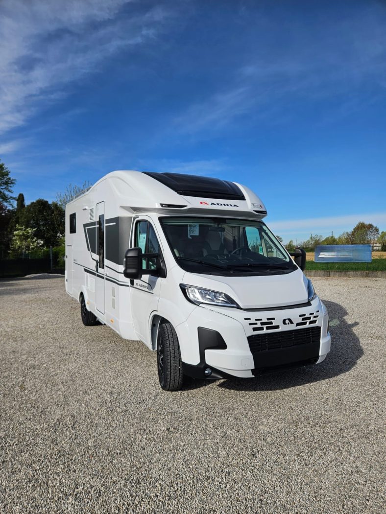 Semintegrale ADRIA MATRIX AXESS 670 SL + "PRONTI A PARTIRE" - foto 2