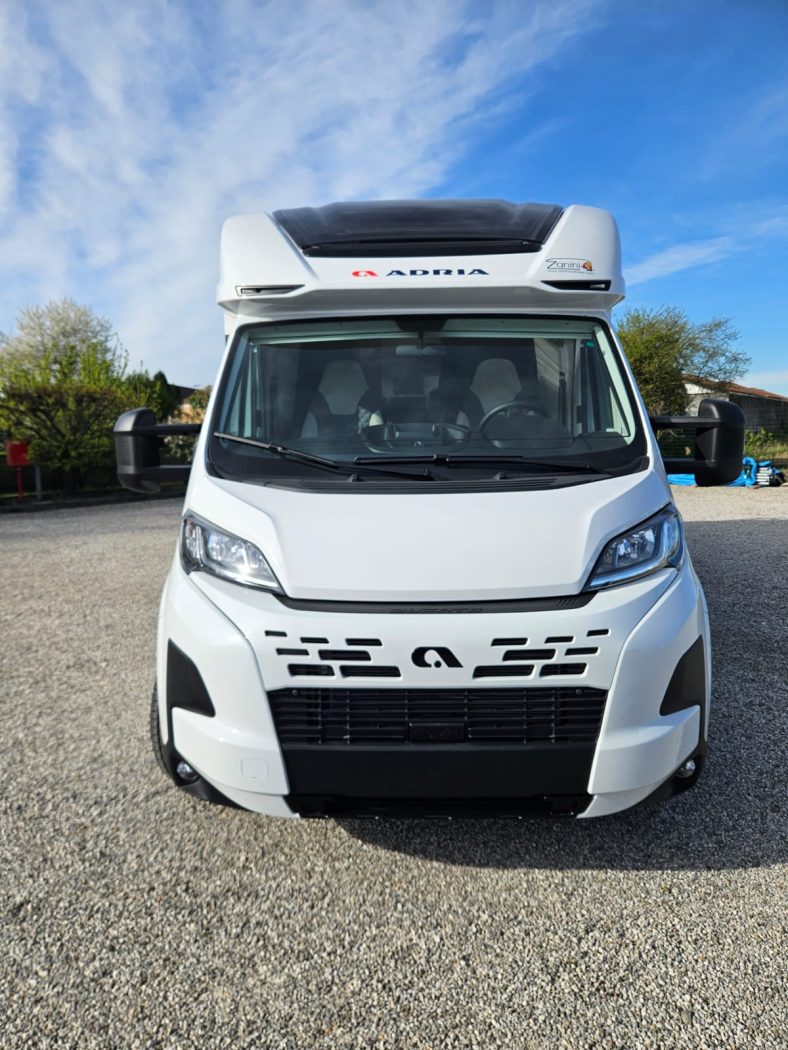 Semintegrale ADRIA MATRIX AXESS 670 SL + "PRONTI A PARTIRE" - foto 4