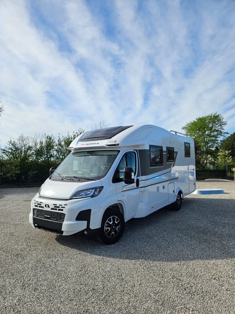 Semintegrale ADRIA MATRIX AXESS 670 SL + "PRONTI A PARTIRE" - foto 5