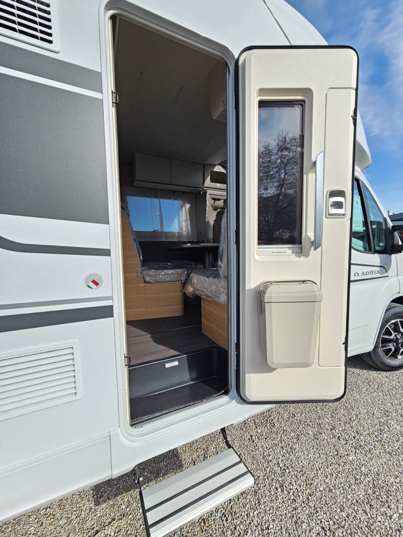Semintegrale ADRIA MATRIX AXESS 670 SL + "PRONTI A PARTIRE" - foto 6