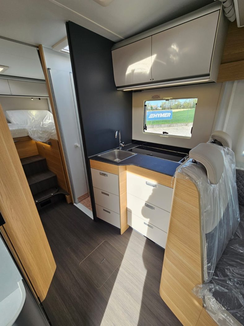 Semintegrale ADRIA MATRIX AXESS 670 SL + "PRONTI A PARTIRE" - foto 8