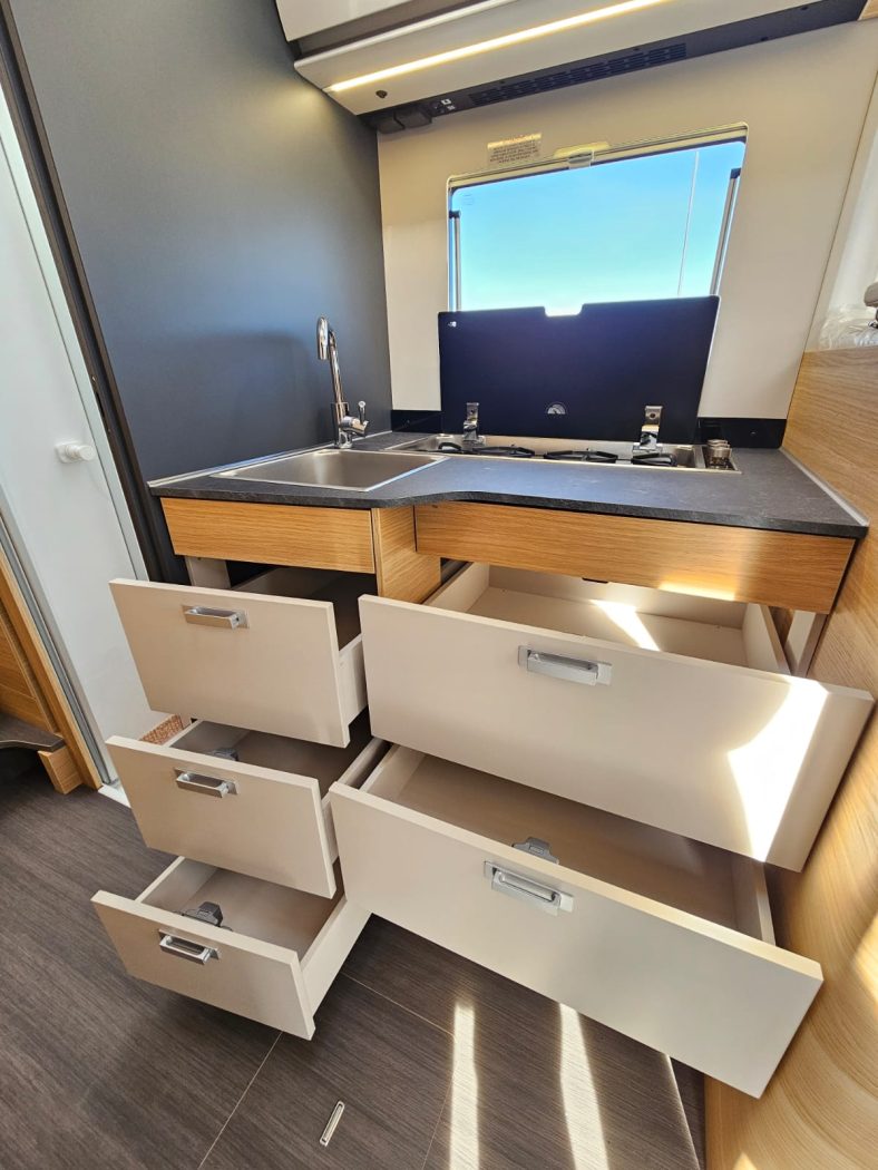 Semintegrale ADRIA MATRIX AXESS 670 SL + "PRONTI A PARTIRE" - foto 10