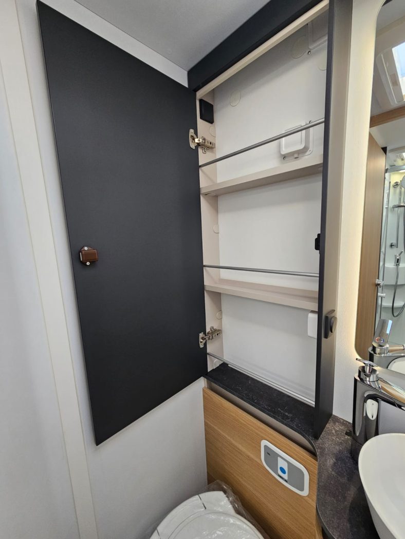 Semintegrale ADRIA MATRIX AXESS 670 SL + "PRONTI A PARTIRE" - foto 14