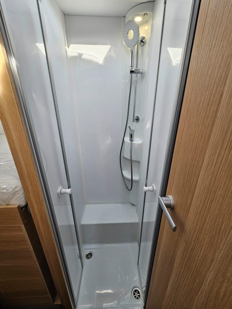Semintegrale ADRIA MATRIX AXESS 670 SL + "PRONTI A PARTIRE" - foto 15
