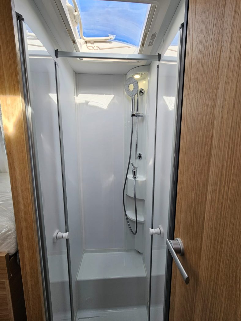 Semintegrale ADRIA MATRIX AXESS 670 SL + "PRONTI A PARTIRE" - foto 16
