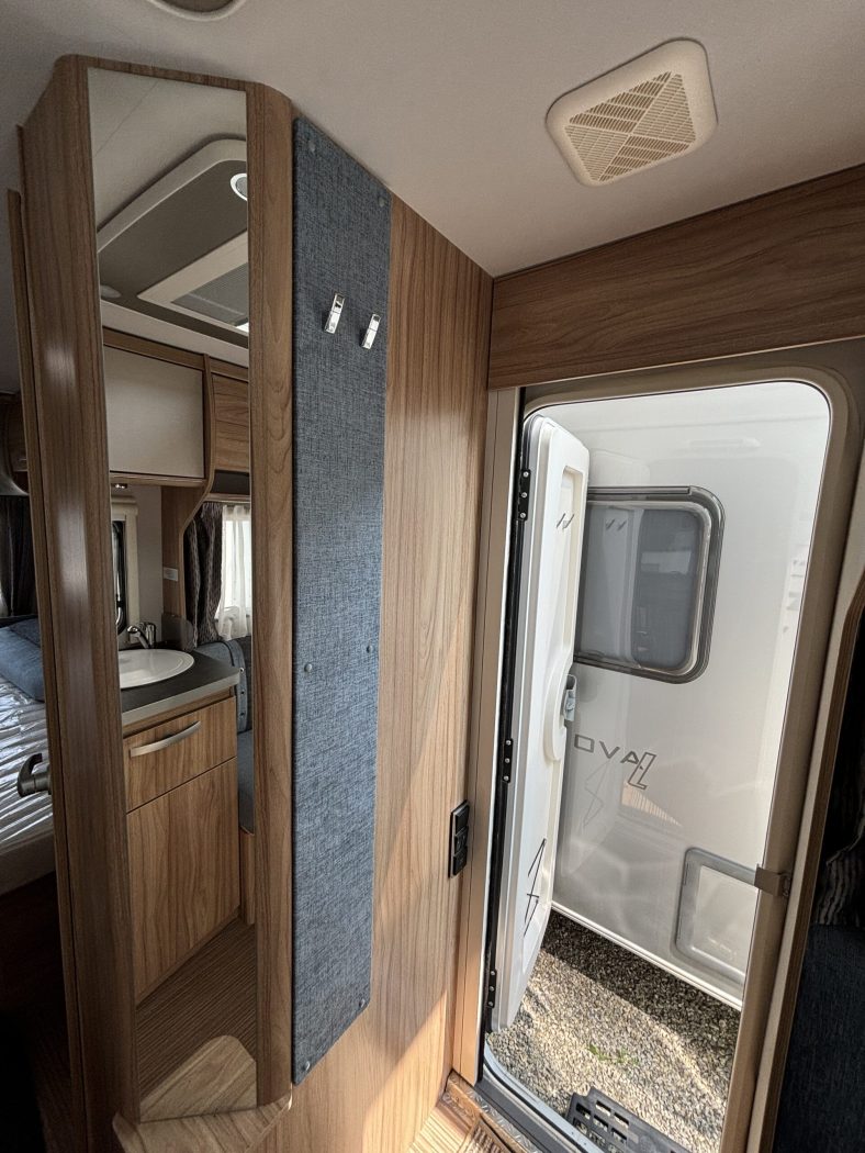 Caravan ERIBA NOVALIGHT 470 - LETTI GEMELLI | Zanini Camper - foto 4