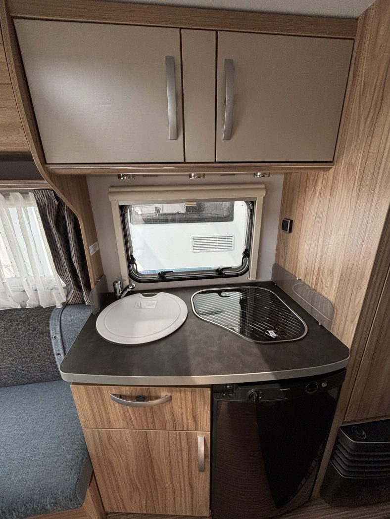 Caravan ERIBA NOVALIGHT 470 - LETTI GEMELLI | Zanini Camper - foto 9