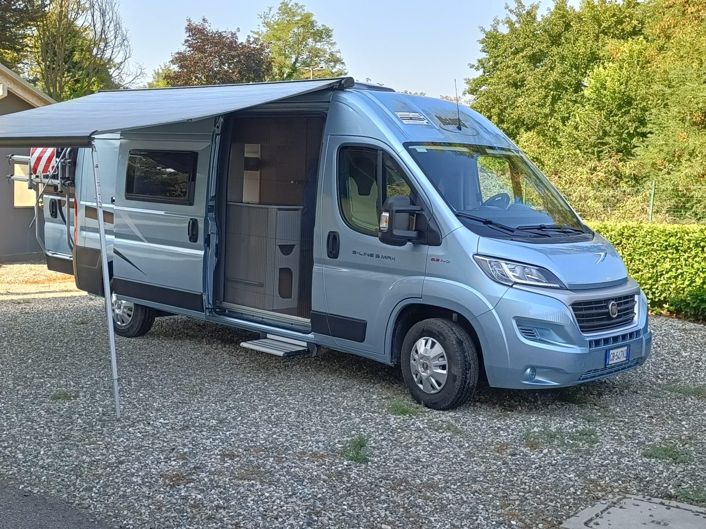 Van McLouis Menfys S-Line 3 Maxi - Caravan Center