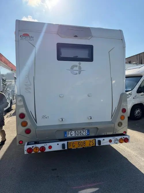 Caravan International Magis 95 XT: semintegrale compatto - foto 5