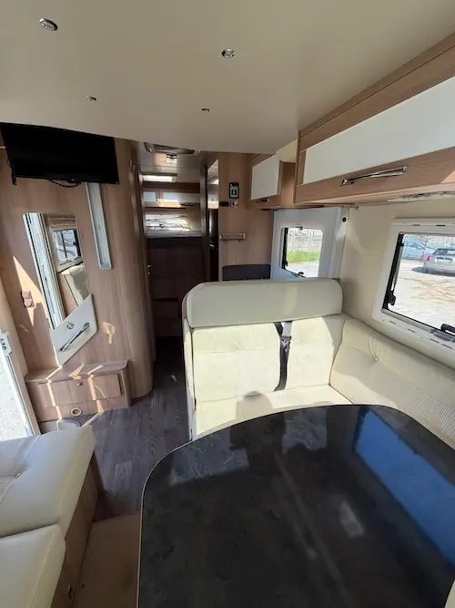 Caravan International Magis 95 XT: semintegrale compatto - foto 6