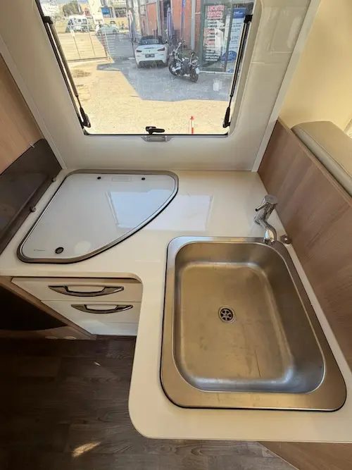 Caravan International Magis 95 XT: semintegrale compatto - foto 7