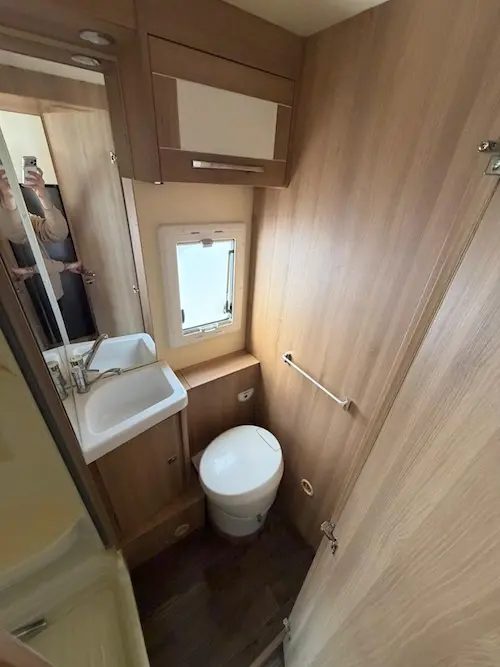 Caravan International Magis 95 XT: semintegrale compatto - foto 11