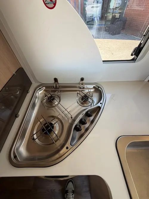 Caravan International Magis 95 XT: semintegrale compatto - foto 14