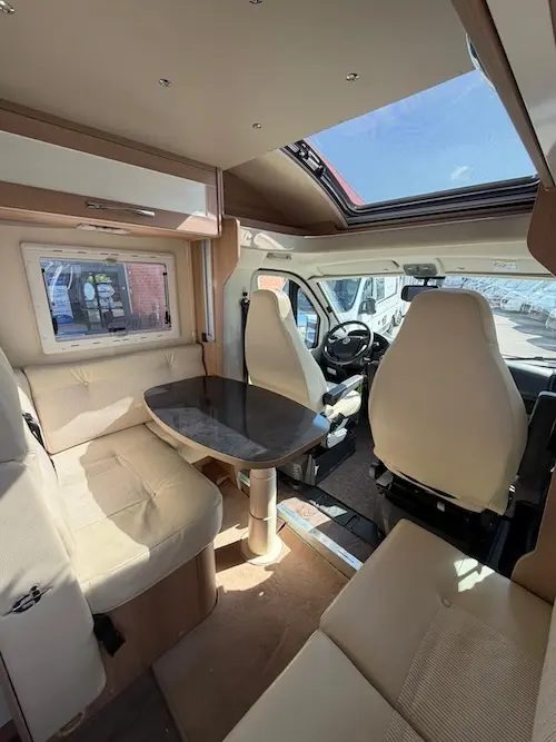 Caravan International Magis 95 XT: semintegrale compatto - foto 16