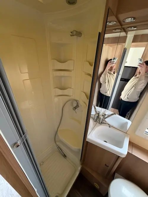 Caravan International Magis 95 XT: semintegrale compatto - foto 17