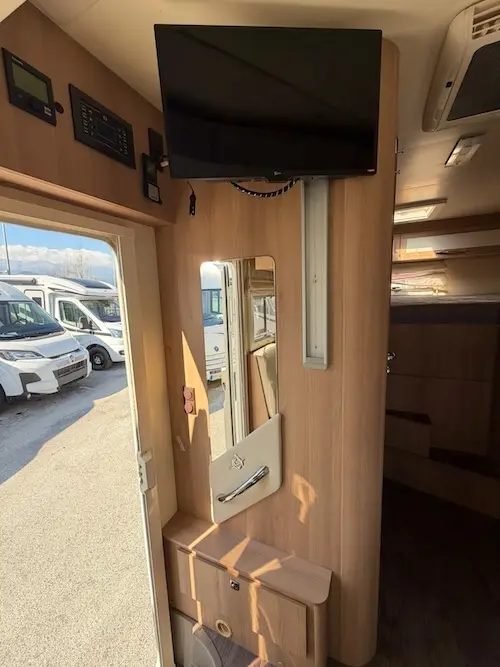 Caravan International Magis 95 XT: semintegrale compatto - foto 18