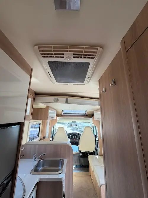 Caravan International Magis 95 XT: semintegrale compatto - foto 19
