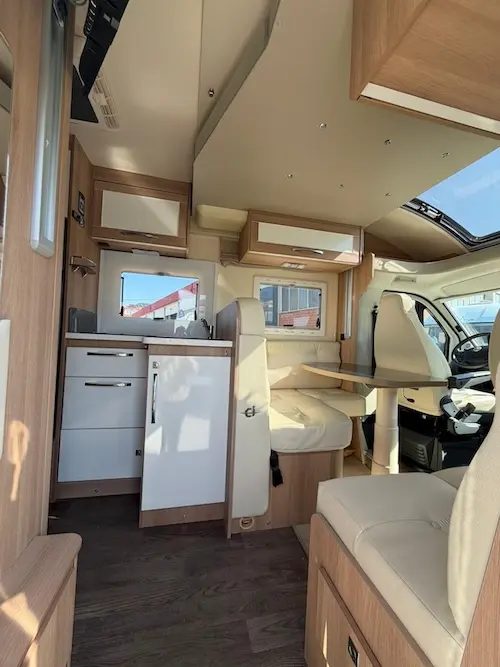 Caravan International Magis 95 XT: semintegrale compatto - foto 21