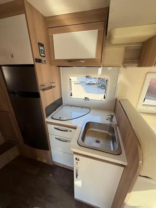 Caravan International Magis 95 XT: semintegrale compatto - foto 24