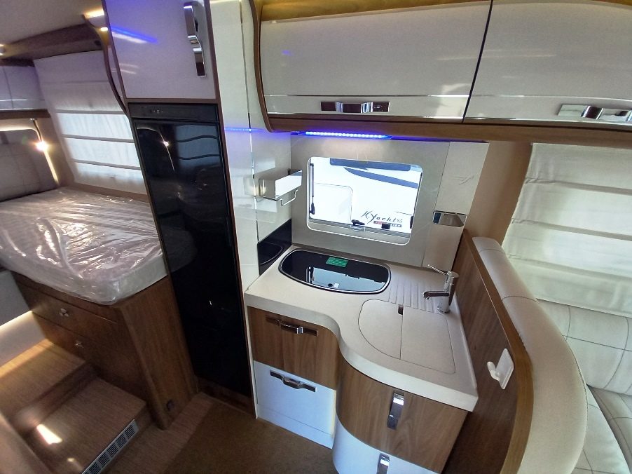 Arca H 699 GLG, motorhome letti gemelli, telaio alko e doppio pavimento, € 84900,00 - Barbera Caravan - foto 10