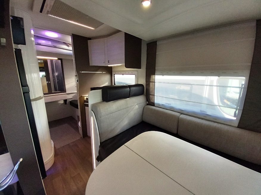 Chausson Flash 716 semintegrale con castelli e garage € 49900,00 - Barbera Caravan - foto 8