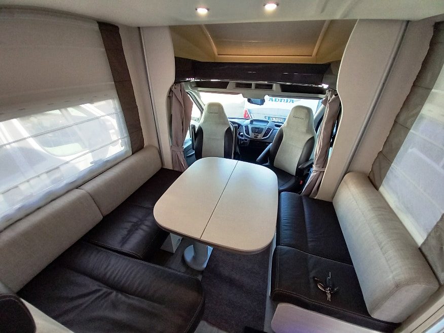 Chausson Flash 716 semintegrale con castelli e garage € 49900,00 - Barbera Caravan - foto 9