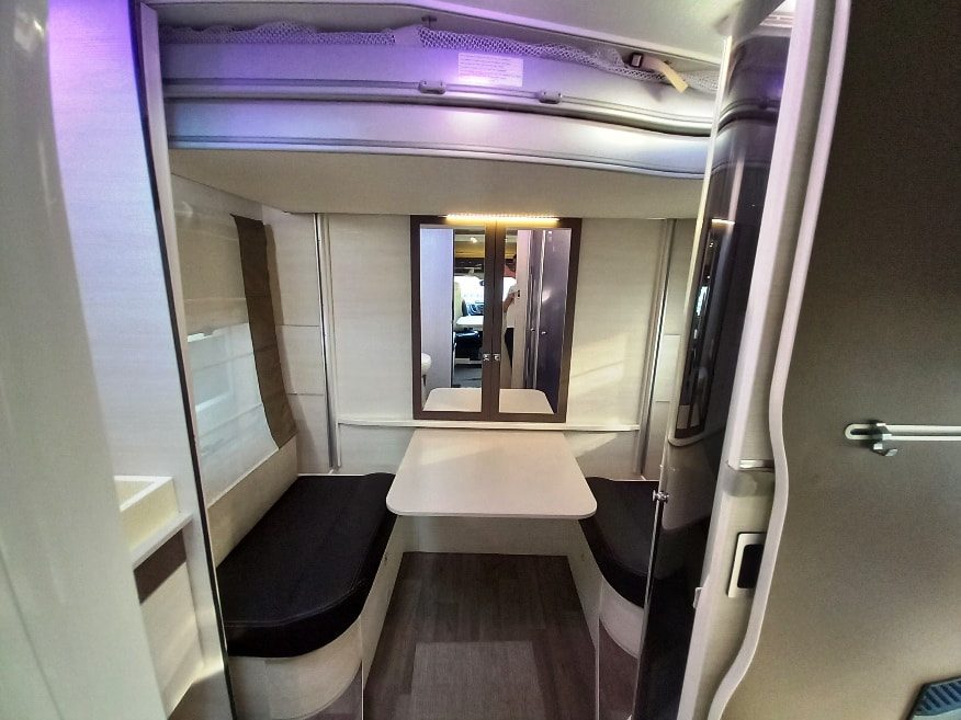 Chausson Flash 716 semintegrale con castelli e garage € 49900,00 - Barbera Caravan - foto 12