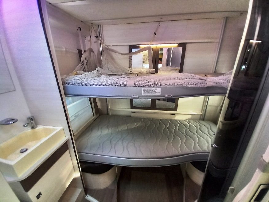 Chausson Flash 716 semintegrale con castelli e garage € 49900,00 - Barbera Caravan - foto 13