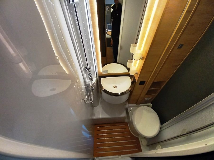Dethleffs Globebus Go T45 semintegrale letti gemelli, € 67900,00 - Barbera Caravan - foto 15