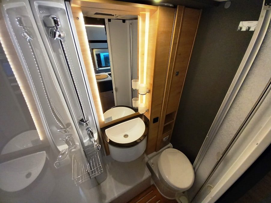 Dethleffs Globebus Go T45 semintegrale letti gemelli, € 67900,00 - Barbera Caravan - foto 17