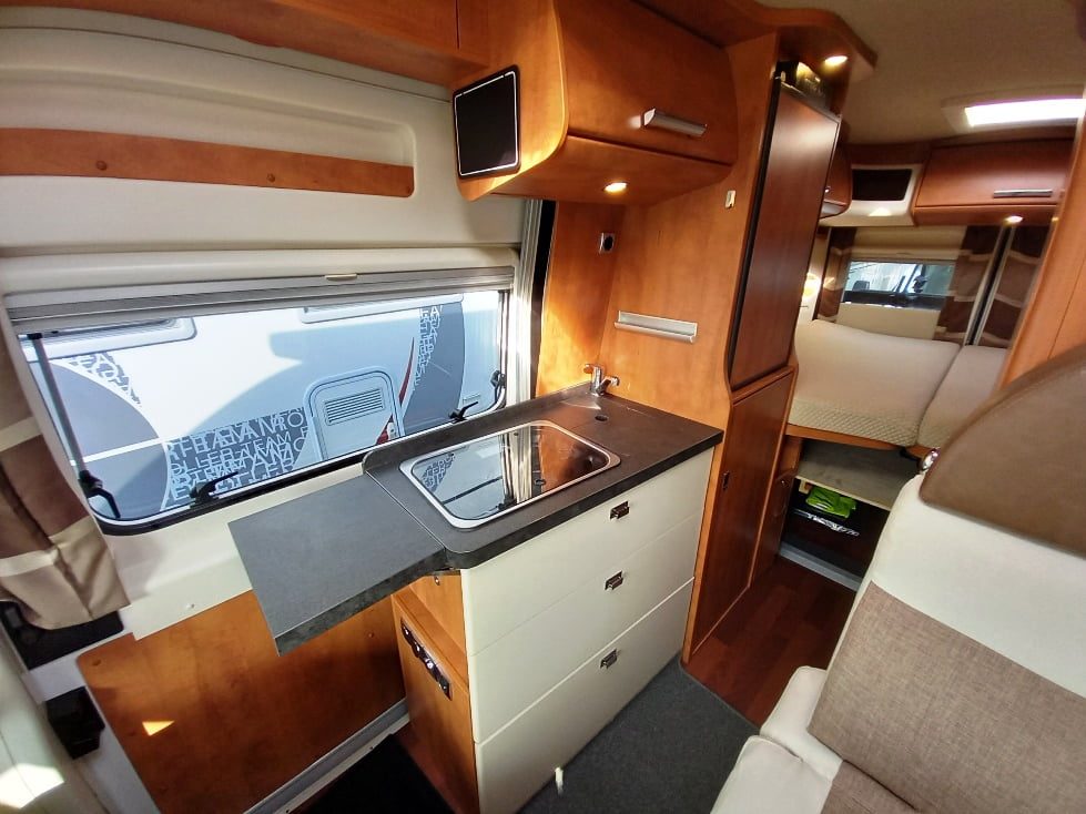 Malibu Van by Carthago 600DB € 59900,00 - Barbera Caravan - foto 9