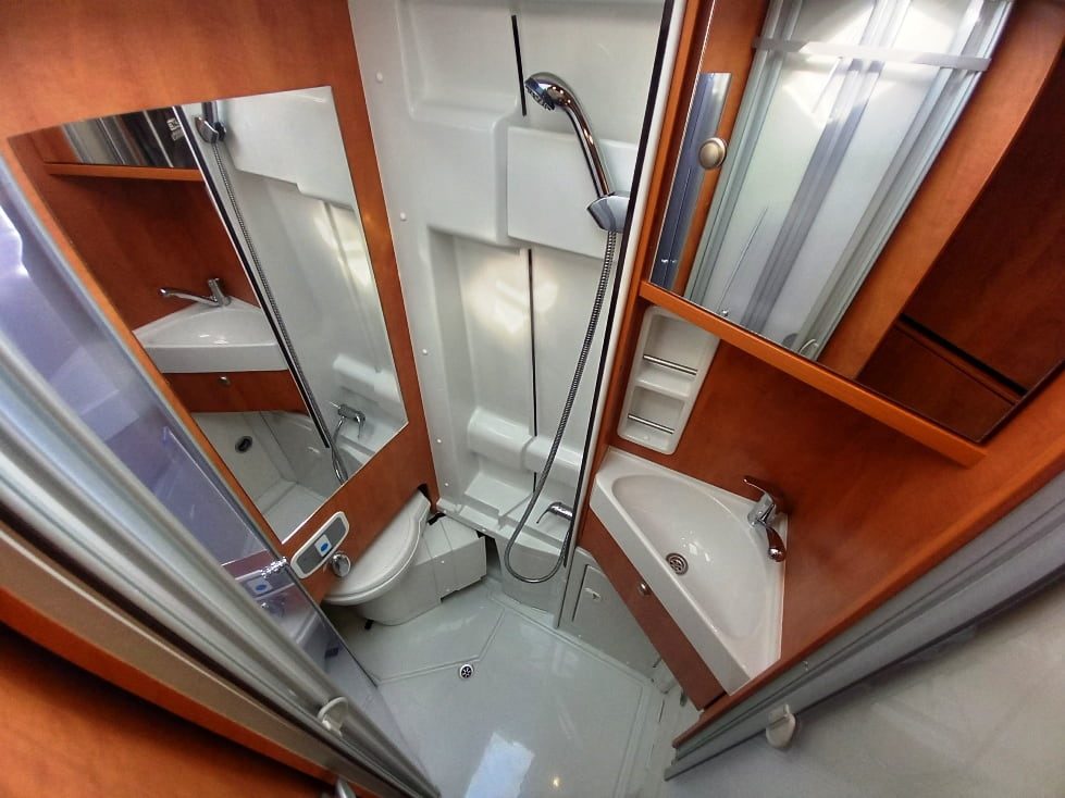 Malibu Van by Carthago 600DB € 59900,00 - Barbera Caravan - foto 13