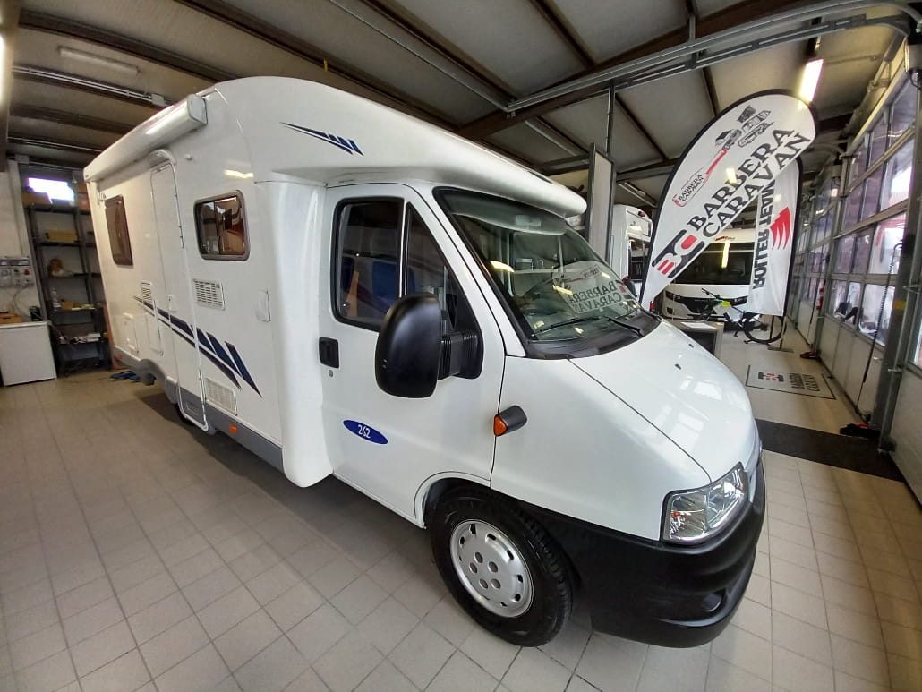 Mc Louis Glen 262, semintegrale con letto alla francese, € 25900,00 - Barbera Caravan
