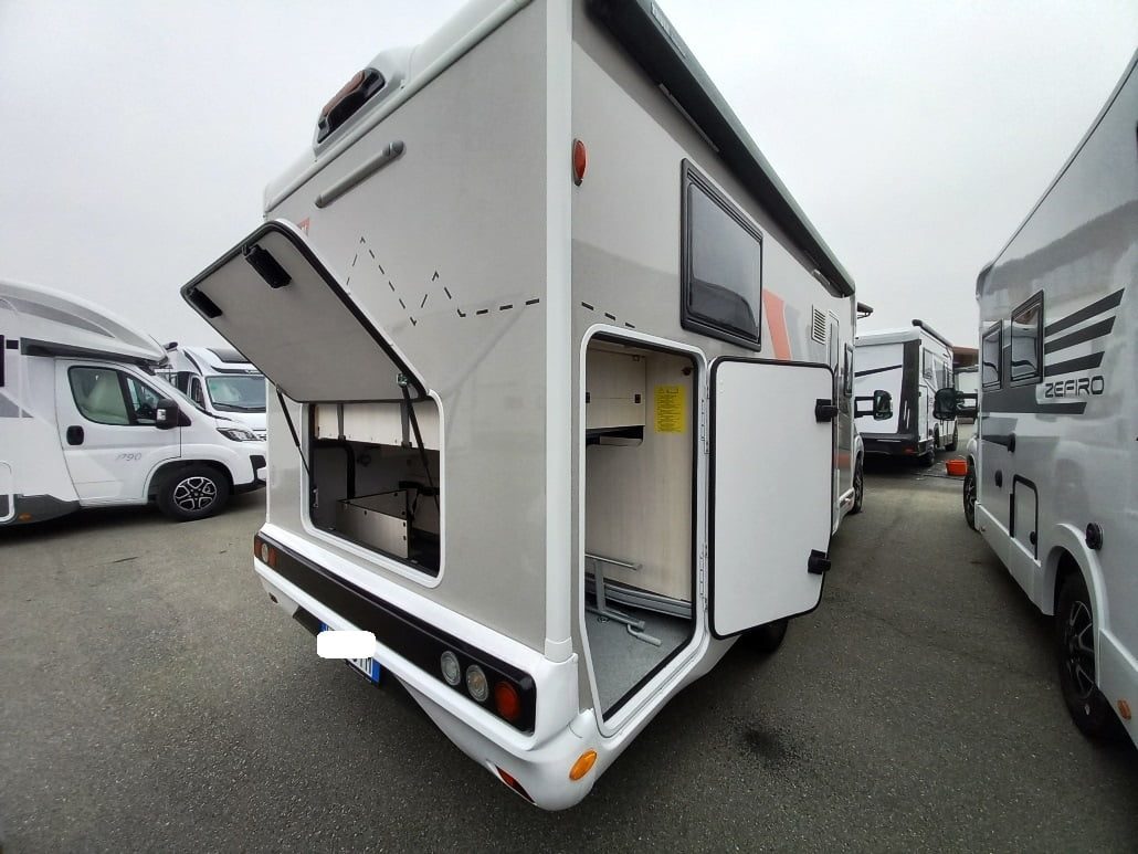 Challenger 328 Graphite Vip, cambio automatico, € 61900,00 - Barbera Caravan - foto 3