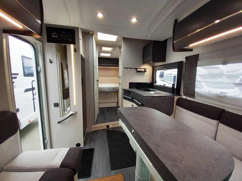 Challenger 328 Graphite Vip, cambio automatico, € 61900,00 - Barbera Caravan - foto 6