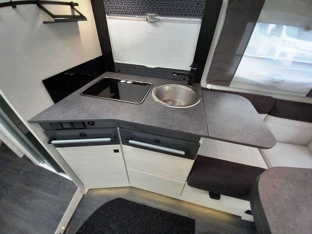 Challenger 328 Graphite Vip, cambio automatico, € 61900,00 - Barbera Caravan - foto 13