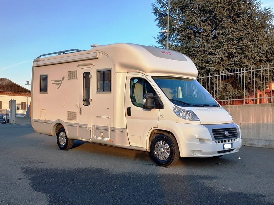 Arca P 680 LSX letto alla francese, € 39900,00 - Barbera Caravan