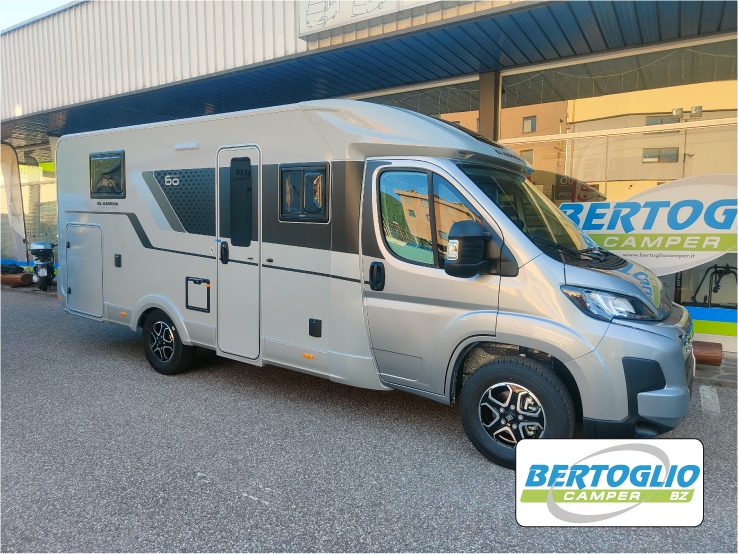 722 ADRIA COMPACT DL 60 YEARS – semintegrale slim con letti gemelli